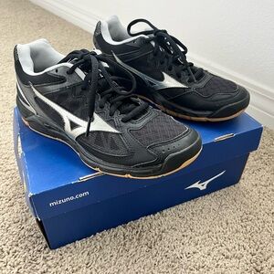 Mizuno Black and White Women's Sneakers